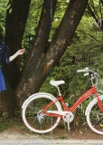 [elle] June 2011

BIKE PLAY
WITH DOONA

��ȭ �Կ����� �ٻ� ������ ������ �ִ� ��γ���
��Ÿ��..